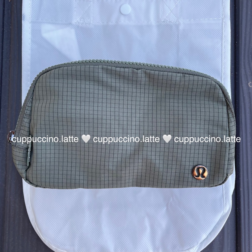 🖤NWT🤎Lululemon Athletica Everywhere Belt Bag in Carob Brown/Black Grid Pattern